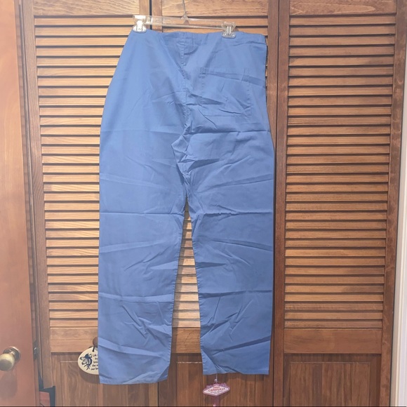 Simply basic scrub pants size small - Picture 4 of 4